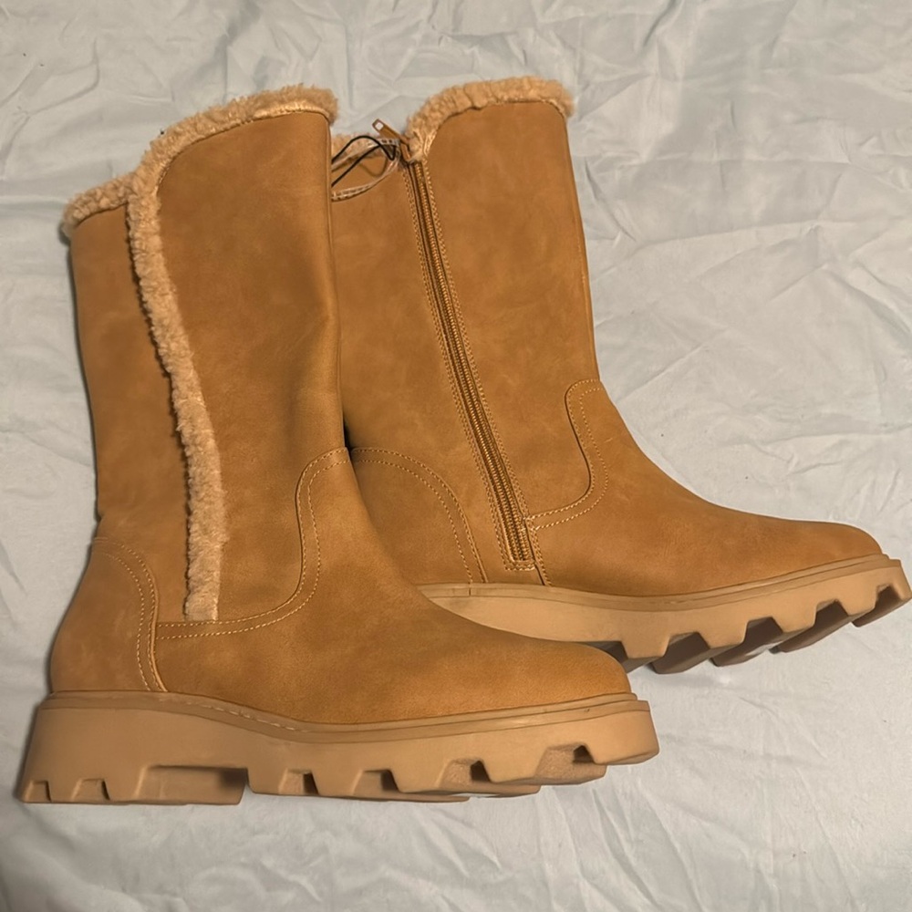 NWOT Dolce Vita Girls suede boots